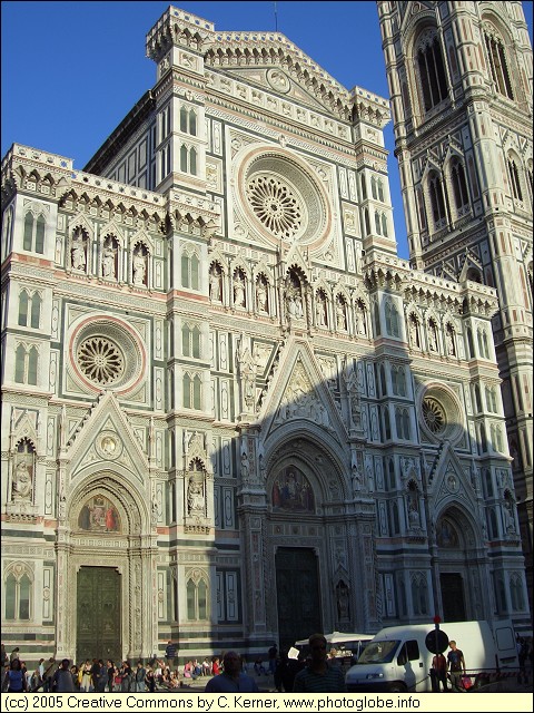 Firenze - View of the cathedrals entrance