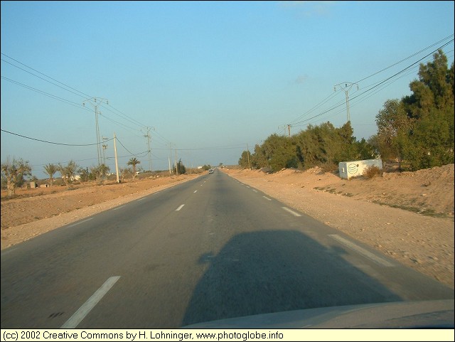 Road towards Zarzis