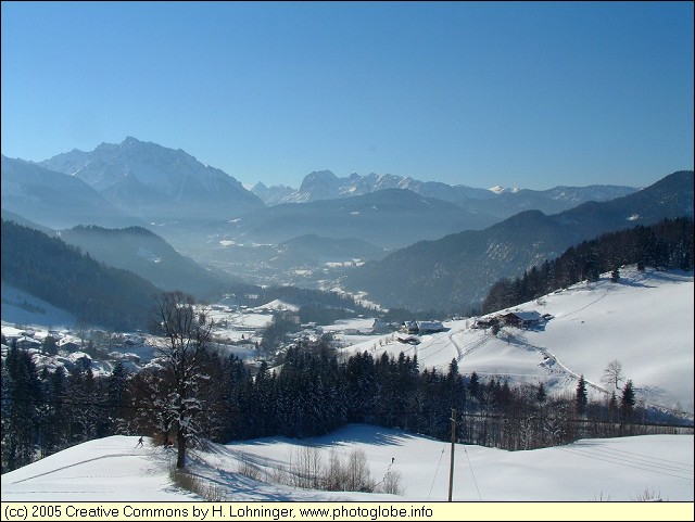 H�uselhorn and Lattengebirge in the Background of Berchtesgaden