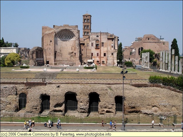 Antiquarium Forense seen from Colosseum