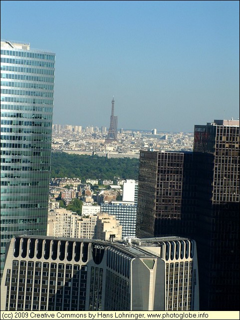 Eiffel Tower seen from Grande Arche