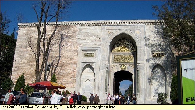 Istanbul - Entrance of Topkapi Palace